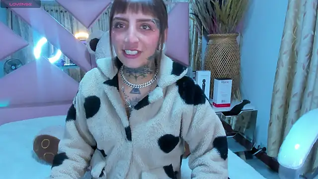 Snapshot of Gyal_8_ chatting on 09-25-25, 03:54 Gyal 8 online show from 09-25-25, 03:54