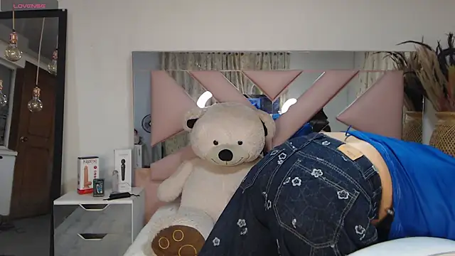 Snapshot of Gyal_8_ chatting on 10-02-25, 03:35 Gyal 8 online show from 10-02-25, 03:35