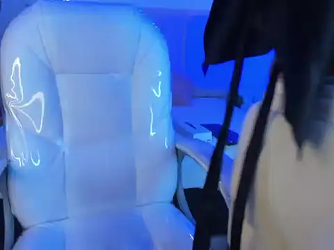 Snapshot of Gyal_8_ chatting on 10-27-25, 03:10 Gyal 8 online show from 10-27-25, 03:10