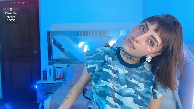 Snapshot of Gyal_8_ chatting on 10-28-25, 03:10 Gyal 8 online show from 10-28-25, 03:10