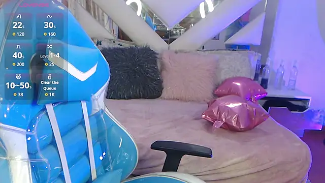 Snapshot of Gyal_8_ chatting on 11-14-25, 03:05 Gyal 8 online show from 11-14-25, 03:05