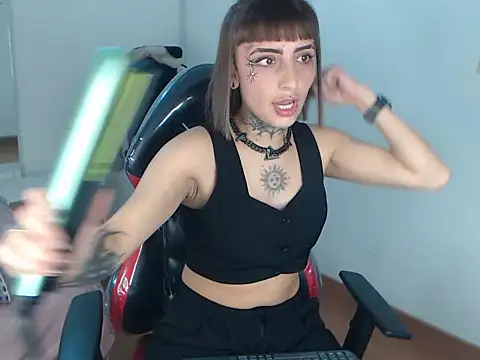 Snapshot of Gyal_8_ chatting on 11-20-25, 03:18 Gyal 8 online show from 11-20-25, 03:18