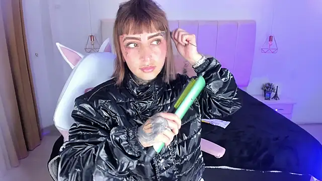 Snapshot of Gyal_8_ chatting on 11-28-25, 04:04 Gyal 8 online show from 11-28-25, 04:04