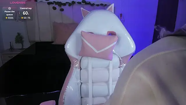 Snapshot of Gyal_8_ chatting on 12-02-25, 04:07 Gyal 8 online show from 12-02-25, 04:07