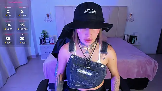 Gyal 8  online show from 03-10-26, 04:06