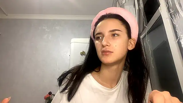 TifanyRawi online show from 09-25-25, 08:23