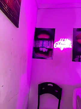 Snapshot of becca_wilsson chatting on 11-24-25, 10:04 becca wilsson online show from 11-24-25, 10:04