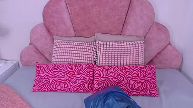 MyApril   online show from 11-13-25, 11:42