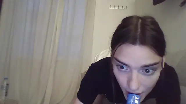 Snapshot of Luna_Samosienko chatting on 09-26-25, 04:33 Luna Samosienko online show from 09-26-25, 04:33