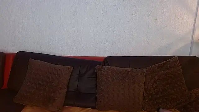 Snapshot of Jade__k chatting on 12-17-25, 02:01 Jade k online show from 12-17-25, 02:01