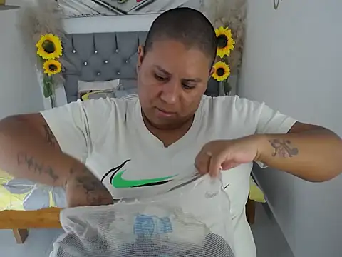 Snapshot of hotlesby_valery chatting on 12-15-25, 08:02 hotlesby valery online show from 12-15-25, 08:02