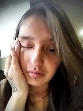 Snapshot of Karla-giraldo_ chatting on 10-09-25, 09:02 Karla-giraldo online show from 10-09-25, 09:02