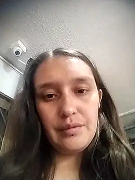 Snapshot of Karla-giraldo_ chatting on 10-17-25, 09:28 Karla-giraldo online show from 10-17-25, 09:28