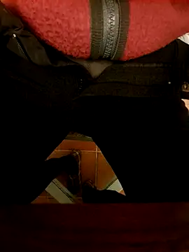 Snapshot of mecumming2 chatting on 11-23-25, 05:46 mecumming2 online show from 11-23-25, 05:46