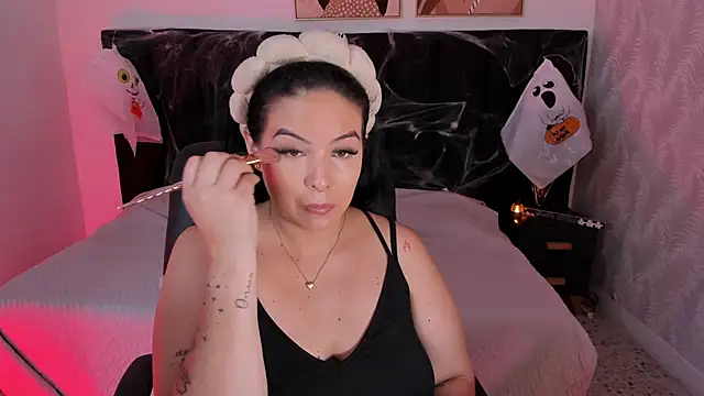 Snapshot of camiladuke7 chatting on 10-28-25, 07:38 camiladuke7 online show from 10-28-25, 07:38