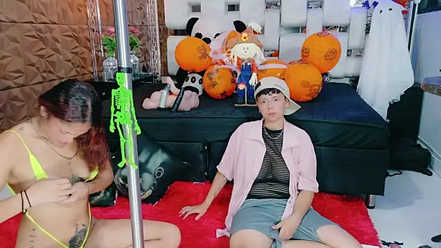 Snapshot of Twindesires chatting on 10-29-25, 05:25 Twindesires online show from 10-29-25, 05:25