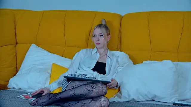 MiaGraces online show from 10-21-25, 08:20