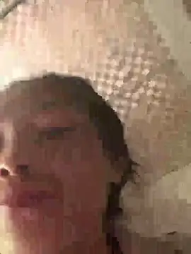 Snapshot of Halyy_xx chatting on 10-04-25, 01:25 Halyy xx online show from 10-04-25, 01:25