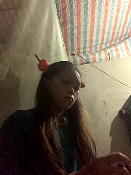 Snapshot of Halyy_xx chatting on 10-10-25, 11:48 Halyy xx online show from 10-10-25, 11:48