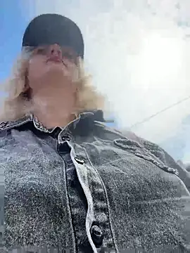 RonnieKiss online show from 06-11-26, 03:37