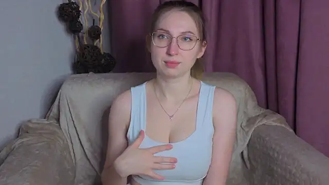 Snapshot of DaliaRadtke chatting on 11-19-25, 06:19 DaliaRadtke online show from 11-19-25, 06:19