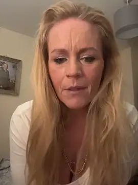 Snapshot of Carmen36XX chatting on 10-16-25, 10:11 Carmen36XX online show from 10-16-25, 10:11