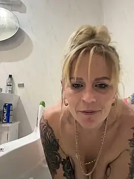 Snapshot of Carmen36XX chatting on 10-26-25, 11:09 Carmen36XX online show from 10-26-25, 11:09