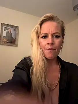 Snapshot of Carmen36XX chatting on 10-29-25, 12:02 Carmen36XX online show from 10-29-25, 12:02