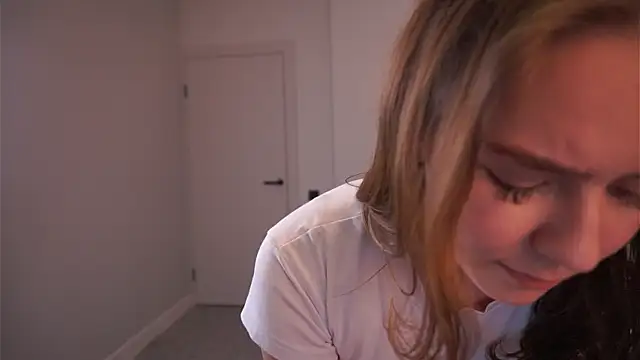 Snapshot of AdrianaCoenen chatting on 09-23-25, 06:33 AdrianaCoenen online show from 09-23-25, 06:33