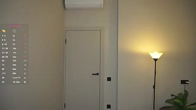 Snapshot of AdrianaCoenen chatting on 11-17-25, 05:30 AdrianaCoenen online show from 11-17-25, 05:30