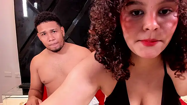 Snapshot of LucasandSasha chatting on 12-18-25, 07:42 LucasandSasha online show from 12-18-25, 07:42