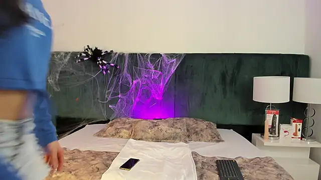 VanessaParis   online show from 10-26-25, 08:37