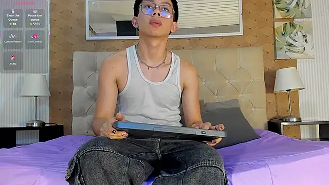 Snapshot of liam_twiink chatting on 10-04-25, 07:23 liam twiink online show from 10-04-25, 07:23