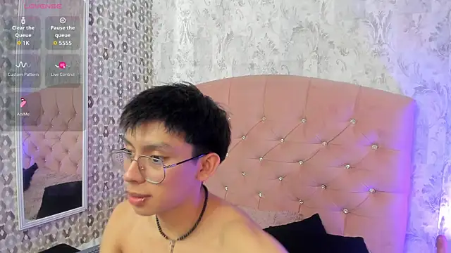 Snapshot of liam_twiink chatting on 10-18-25, 08:09 liam twiink online show from 10-18-25, 08:09