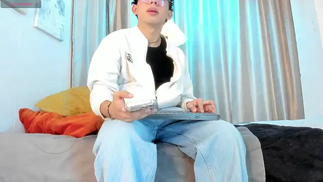 liam twiink online show from 04-23-26, 07:49