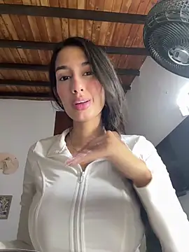 Snapshot of Julieta_Duque chatting on 03-17-26, 04:06 Julieta Duque online show from 03-17-26, 04:06