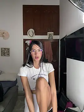 Snapshot of Julieta_Duque chatting on 03-25-26, 02:17 Julieta Duque online show from 03-25-26, 02:17