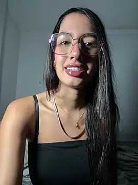 Snapshot of Julieta_Duque chatting on 03-29-26, 04:01 Julieta Duque online show from 03-29-26, 04:01