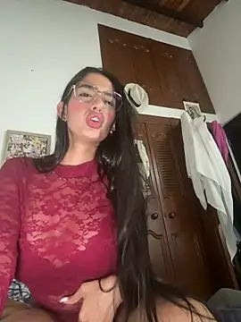 Snapshot of Julieta_Duque chatting on 04-16-26, 02:56 Julieta Duque online show from 04-16-26, 02:56