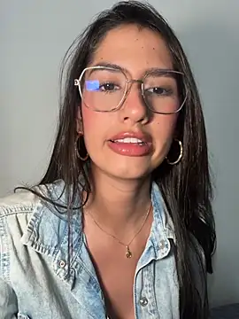 Snapshot of Julieta_Duque chatting on 04-22-26, 02:25 Julieta Duque online show from 04-22-26, 02:25
