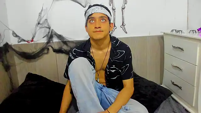 Snapshot of Amun_obsidian chatting on 10-24-25, 12:12 Amun obsidian online show from 10-24-25, 12:12