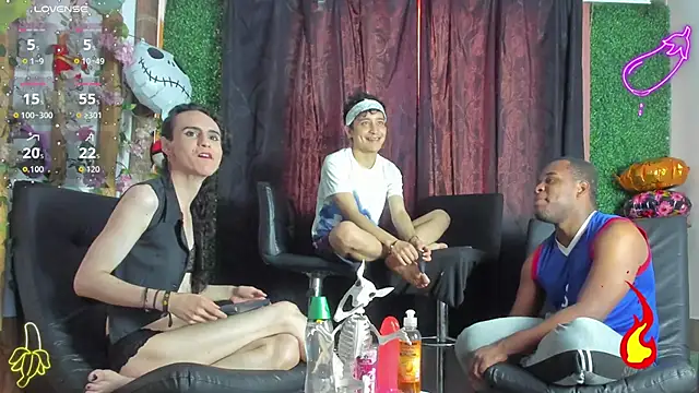 Snapshot of Amun_obsidian chatting on 10-28-25, 01:25 Amun obsidian online show from 10-28-25, 01:25