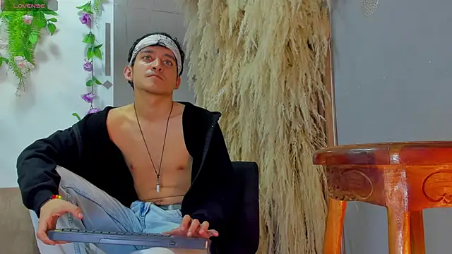 Snapshot of Amun_obsidian chatting on 11-06-25, 01:12 Amun obsidian online show from 11-06-25, 01:12