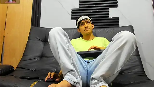 Snapshot of Amun_obsidian chatting on 11-12-25, 12:05 Amun obsidian online show from 11-12-25, 12:05