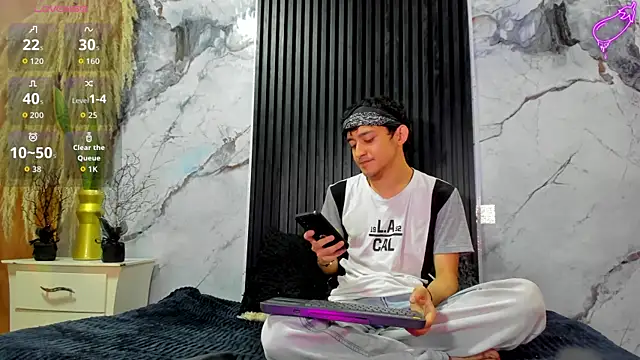 Snapshot of Amun_obsidian chatting on 11-20-25, 12:38 Amun obsidian online show from 11-20-25, 12:38