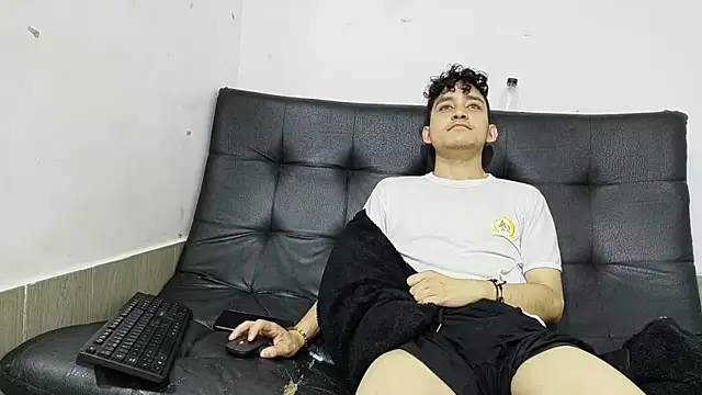 Snapshot of Amun_obsidian chatting on 12-14-25, 09:14 Amun obsidian online show from 12-14-25, 09:14