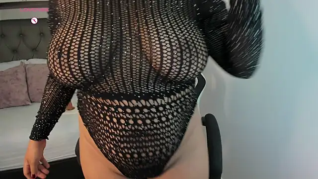 daniela crozee  online show from 11-08-25, 02:23