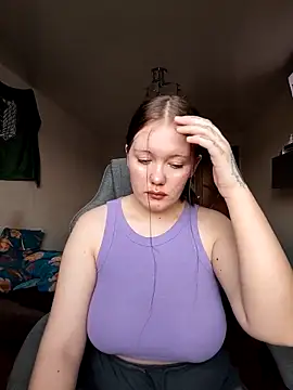 Snapshot of yanderephobia chatting on 12-17-25, 11:00 yanderephobia online show from 12-17-25, 11:00