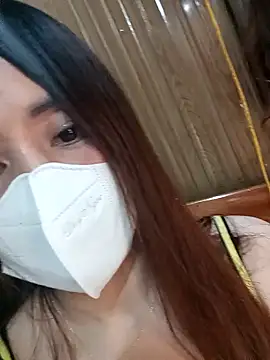 Snapshot of zuzuuLy chatting on 10-19-25, 04:18 zuzuuLy online show from 10-19-25, 04:18