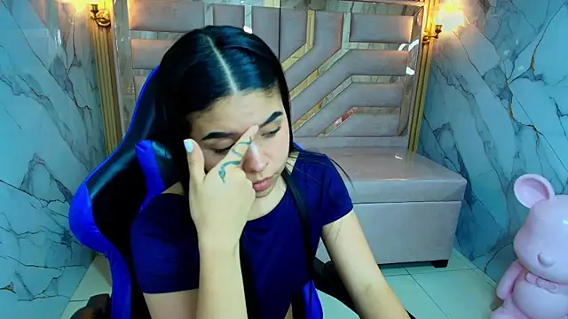 Snapshot of ambarina_r chatting on 10-24-25, 03:19 ambarina r online show from 10-24-25, 03:19